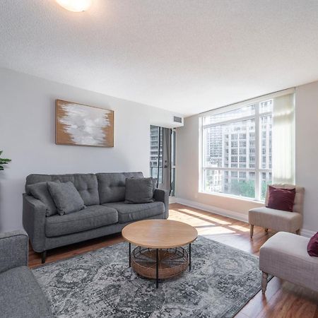 Spacious 2 Bedroom Plus Den, 2 Bath, Sleeps 5 With Balcony And Lakeview Downtown Toronto Condo מראה חיצוני תמונה