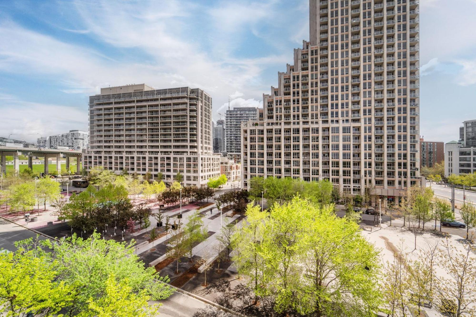 Spacious 2 Bedroom Plus Den, 2 Bath, Sleeps 5 With Balcony And Lakeview Downtown Toronto Condo מראה חיצוני תמונה