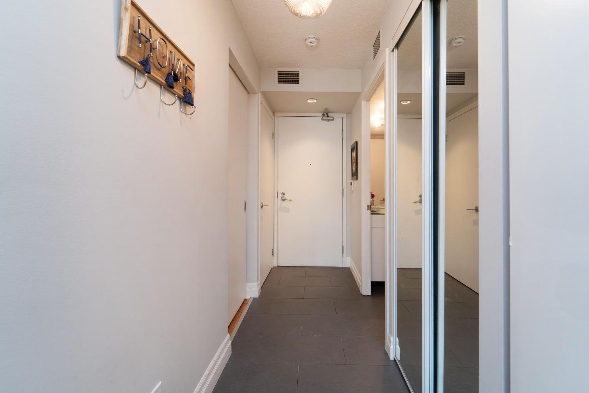 Spacious 2 Bedroom Plus Den, 2 Bath, Sleeps 5 With Balcony And Lakeview Downtown Toronto Condo מראה חיצוני תמונה